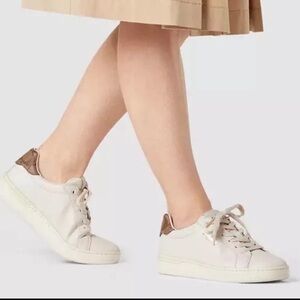 NWOB Coach Women’s Clip Low Top Leather Sneaker in Chalk/Khaki. Size 9.5B